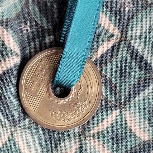 Jerzees Vintage Green Asian Quilted Patch Coin Embellished Short Sleeve T Shirt - Picture 11 of 13